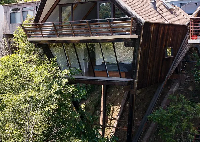 Iconic Gesner Boat House With View Of The Hollywood Sign
