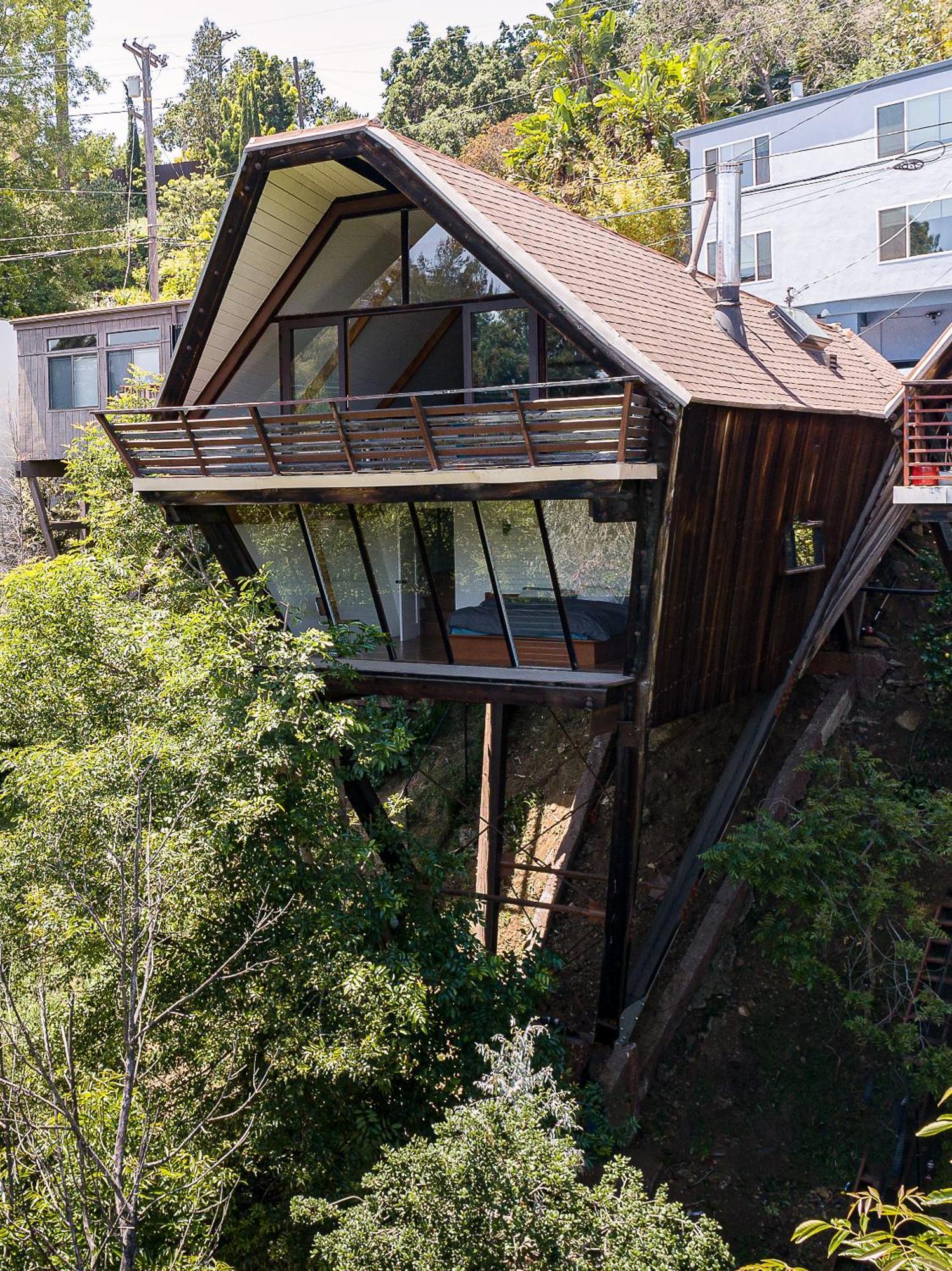 Iconic Gesner Boat House With View Of The Hollywood Sign Holiday home Los Angeles