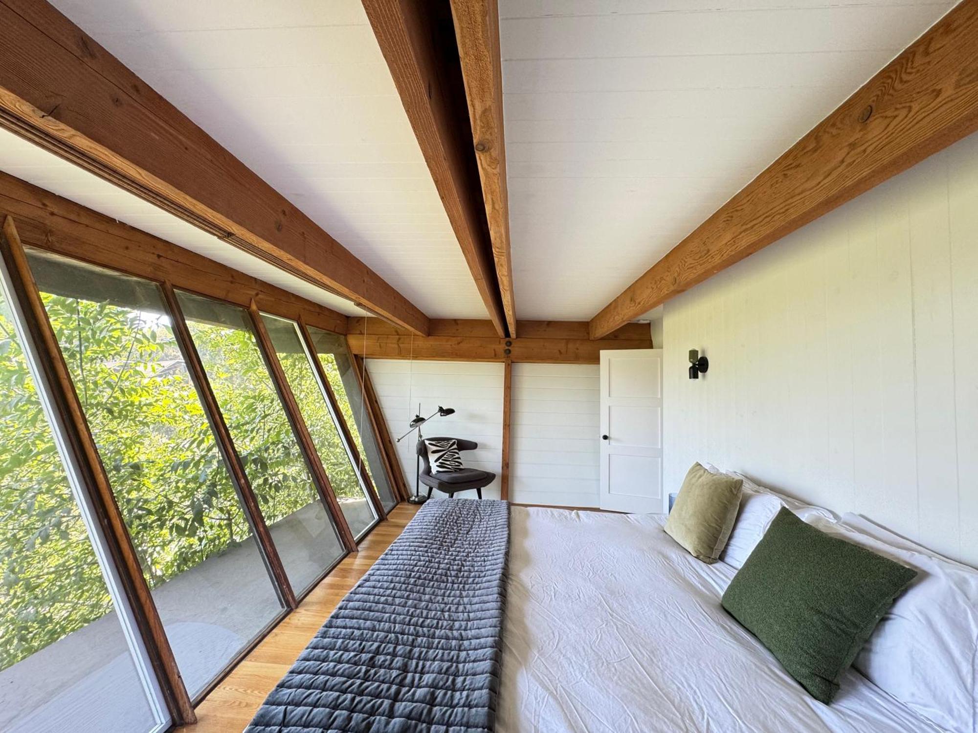 Iconic Gesner Boat House With View Of The Hollywood Sign * Los Angeles