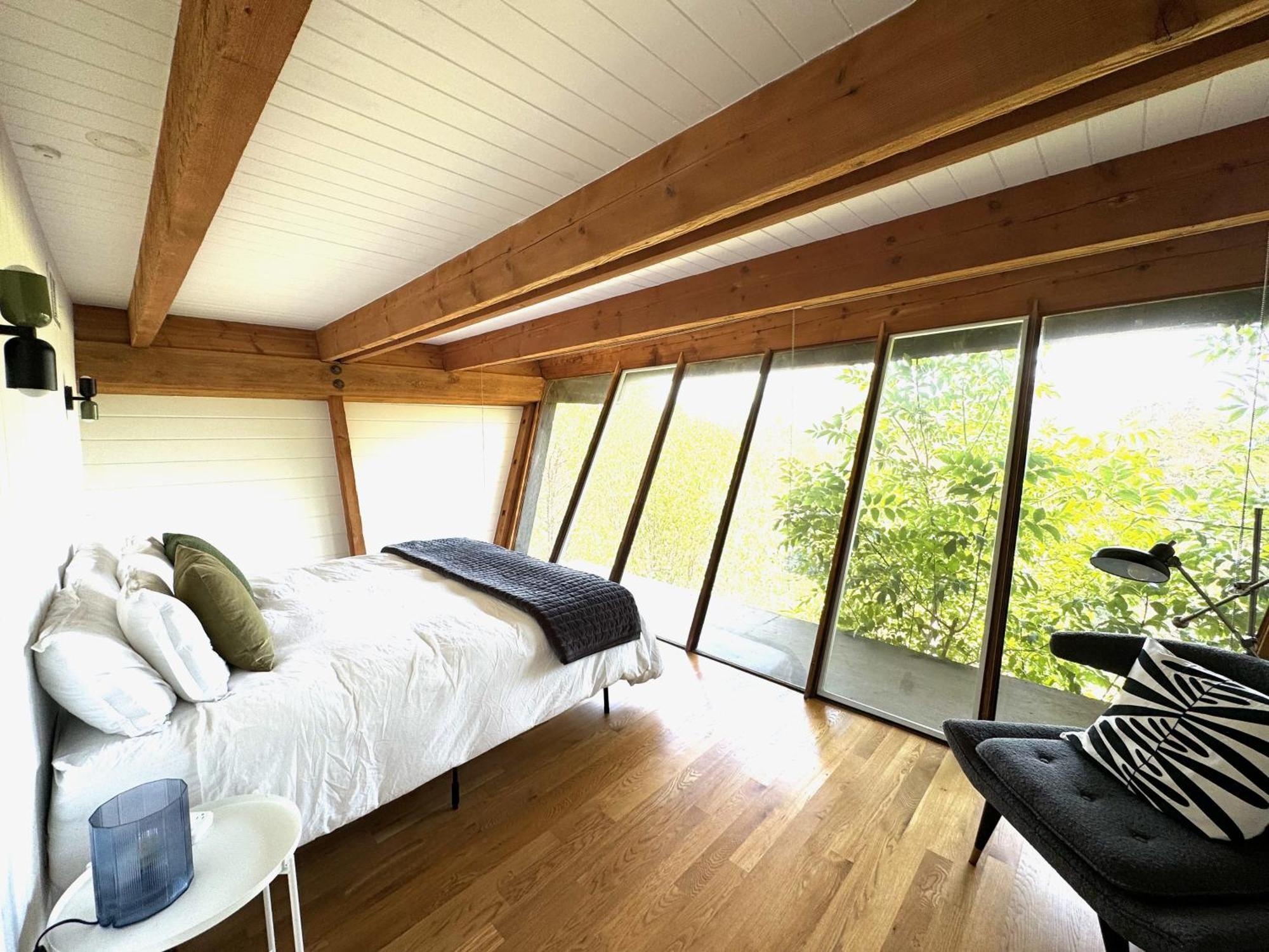 Iconic Gesner Boat House With View Of The Hollywood Sign Holiday home *