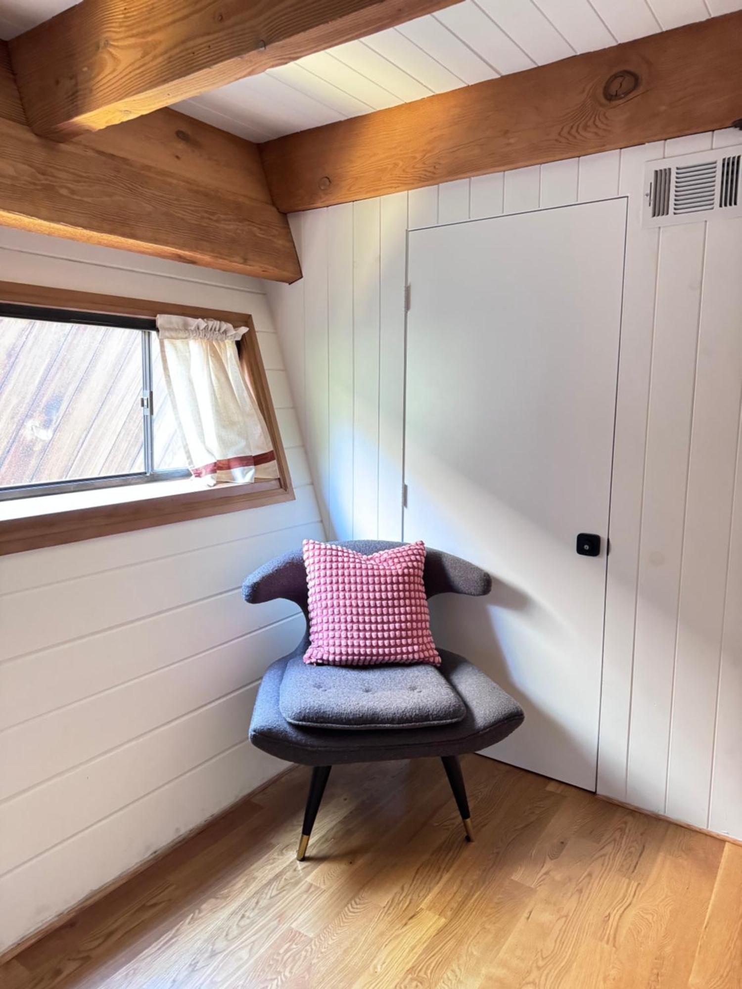 Iconic Gesner Boat House With View Of The Hollywood Sign Holiday home